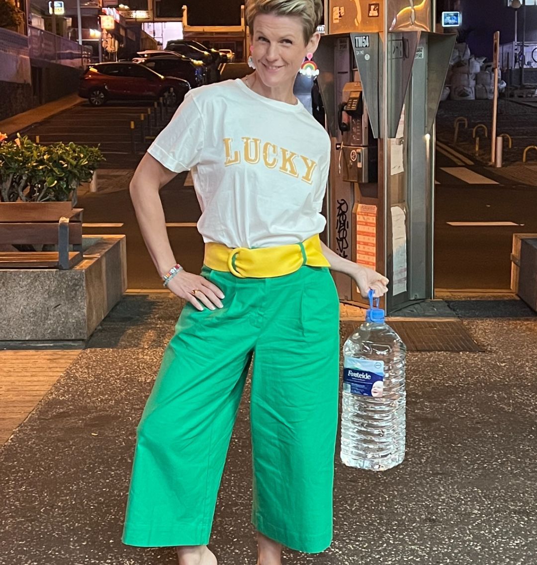 BE LUCKY T-SHIRT IN NEW YORK TAXI YELLOW ON WHITE - WOMENS RELAXED FIT