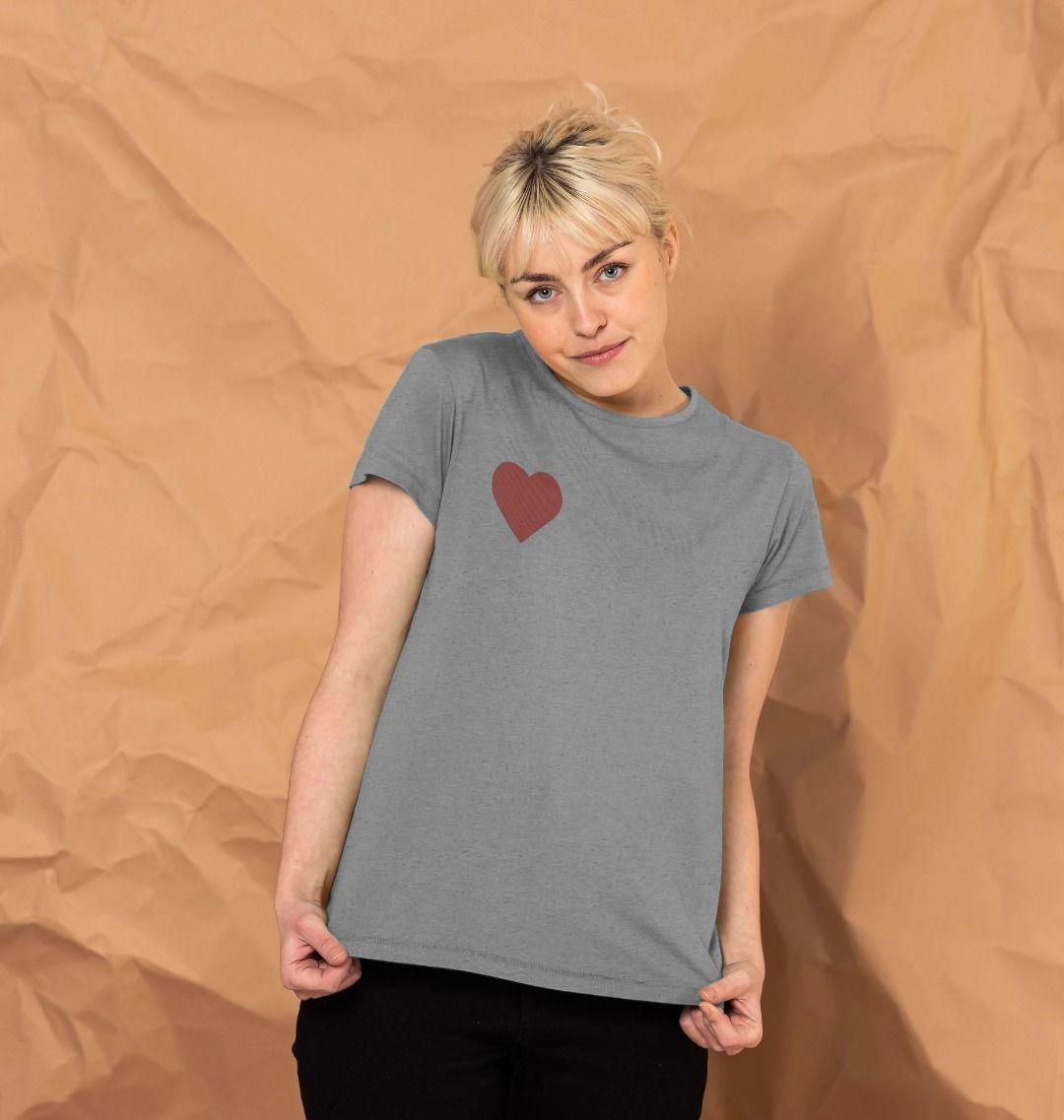 SIMPLE HEART CREW NECK T-SHIRT