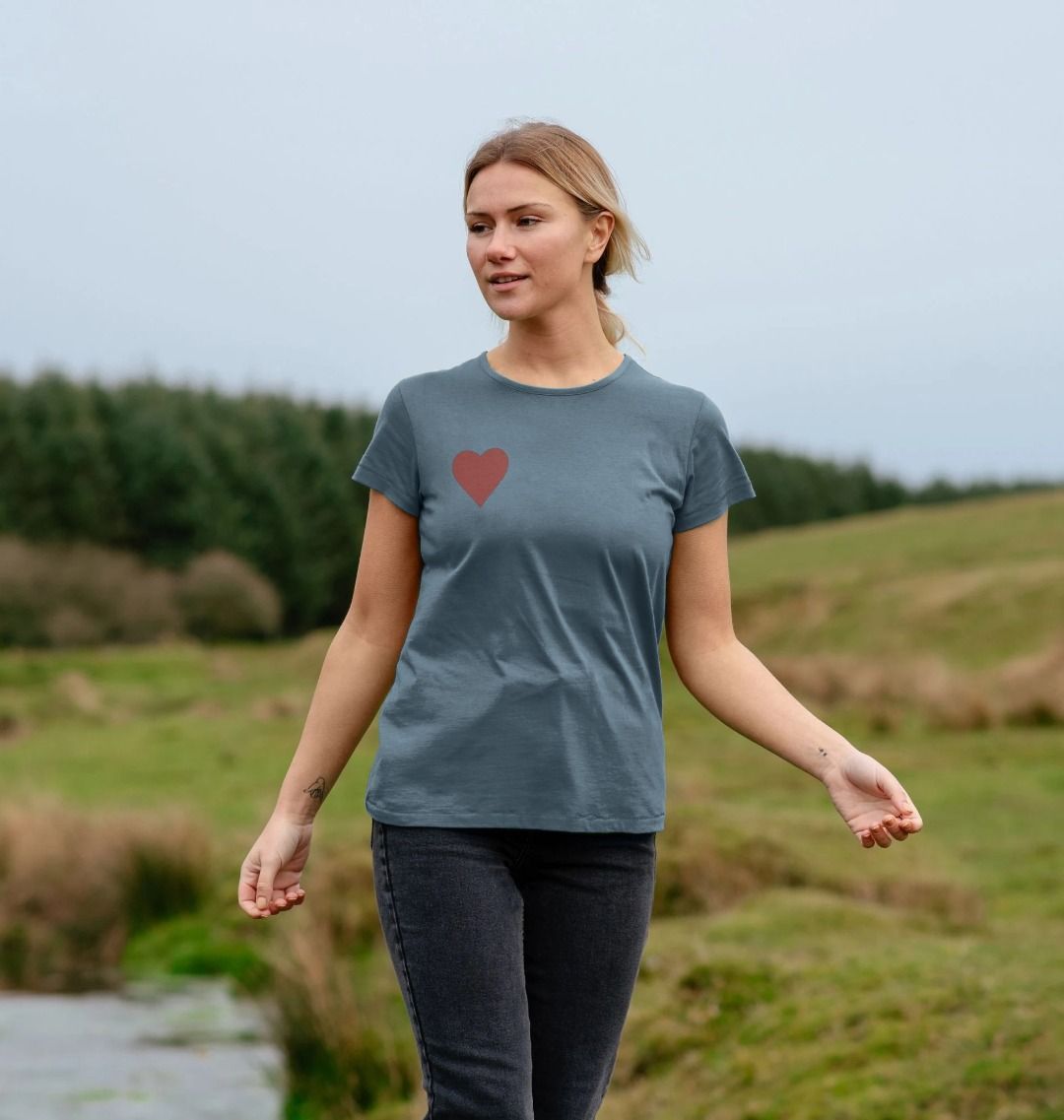 SIMPLE HEART CREW NECK T-SHIRT